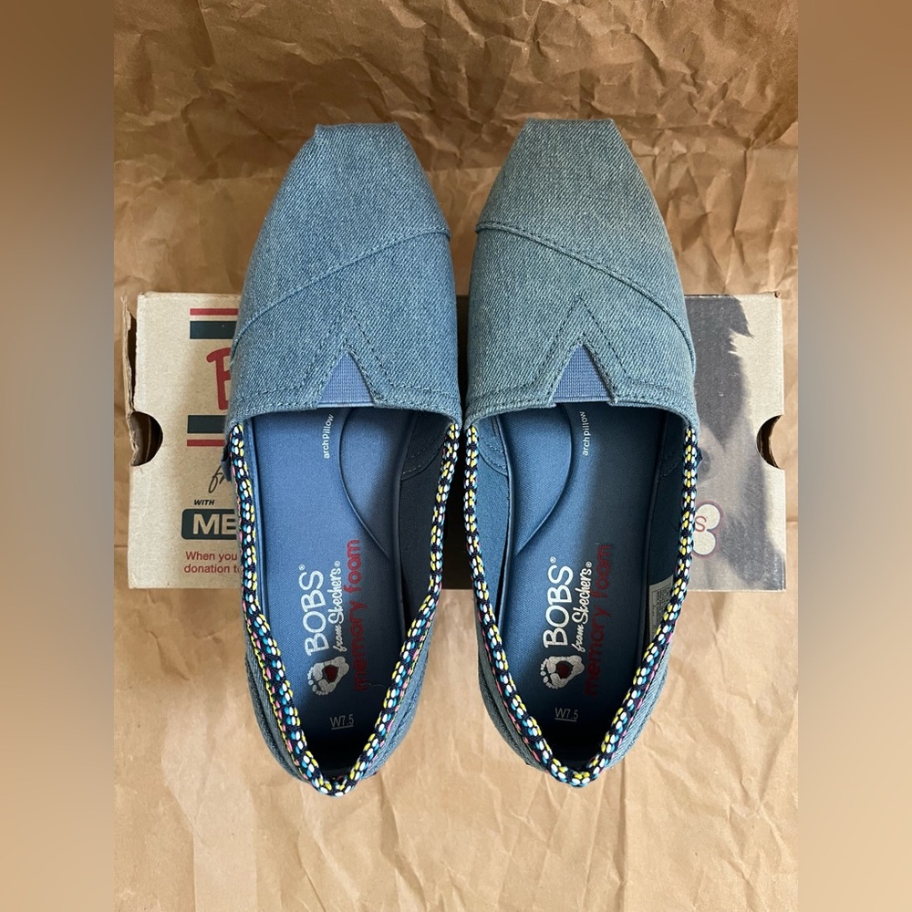 BOBS from Skechers Light Denim Blue Flat Slip Ons w/ Memory Foam Women Sz W7.5